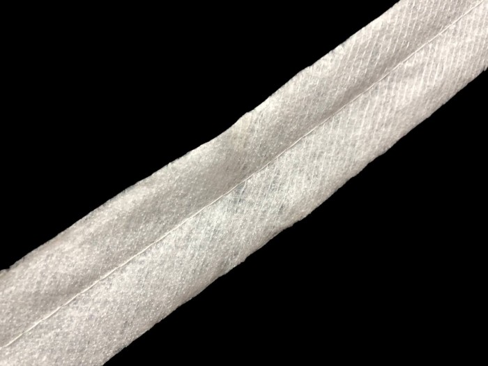 Лента нитепрошивная по косой со строчкой двойная 30мм цв.белый(в рул.141м)